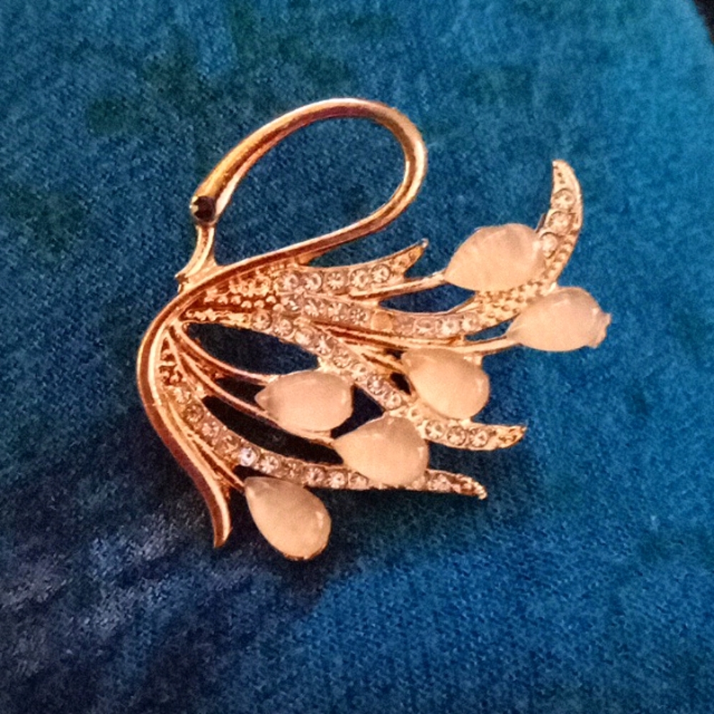 Elegant Gold Tone And White Accent Swan Brooch